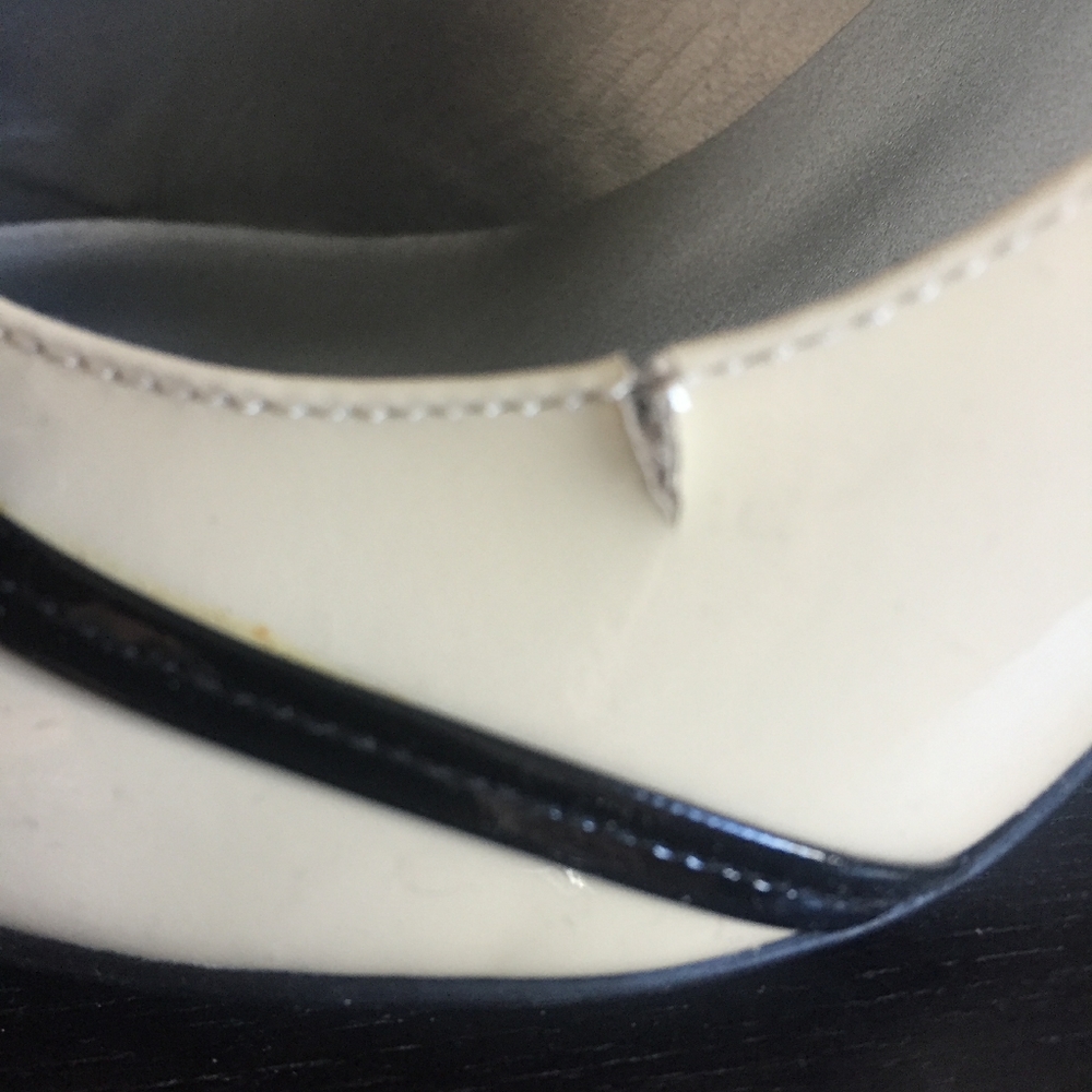 Guess Parent Leather Pumps - Picture 4 of 5